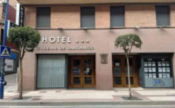 SNÖ Hotel Ciudad de Sabiñánigo のホテル