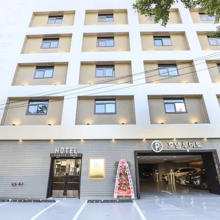 Hotel Rubato RB Отели рядом с достопримечательностью «Храм Сонлимса»