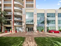 Inner-City 2-Bed with Parking, Pool, Gym & BBQ 브레던 호텔