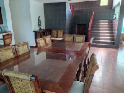 自然泳池別墅，適合家庭入住