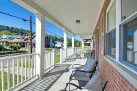 Walk to Ritter Park: Renovated Home Near Marshall! - 2-Star