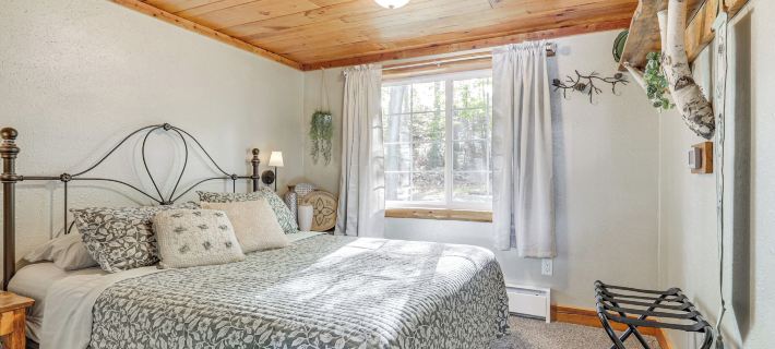 Water's Edge Retreat on Butternut Lake! Hotels in Ashland County