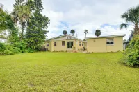 3 Mi to Beach & Boardwalk: Riverfront Daytona Home - Homestays