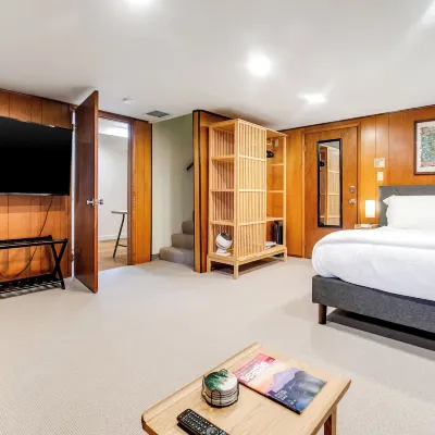 Bright 1BR Near UW & Local Parks Отели рядом с достопримечательностью «Стадион «Хаски»»