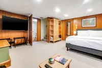 Bright 1BR Near UW & Local Parks -  Privatzimmer