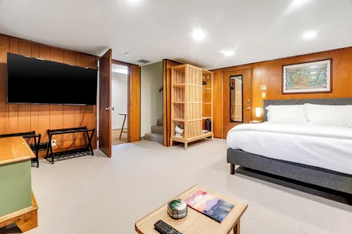 Bright 1BR Near UW & Local Parks - Bungalows