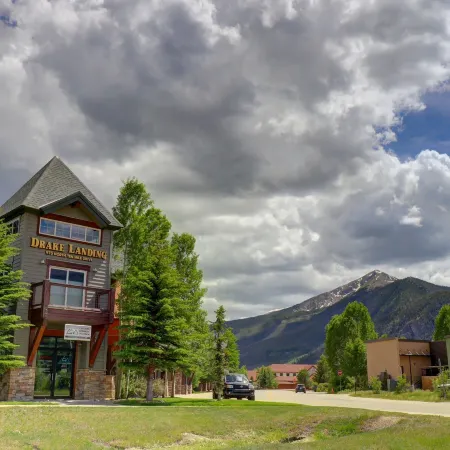 E8 Drake Landing 2Br Loft Condo