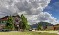 E8 Drake Landing 2Br Loft Condo - parking