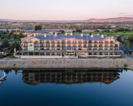 The Lodge at Columbia Point Hotels in Richland