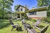 Brevard Retreat ~ 3 Mi to Downtown! - parking