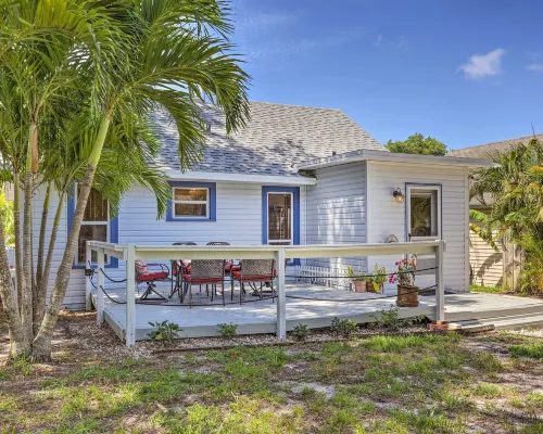 Lovely Cottage Near Downtown Stuart and Beaches Hotels in Stuart
