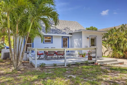 Lovely Cottage Near Downtown Stuart and Beaches - parking
