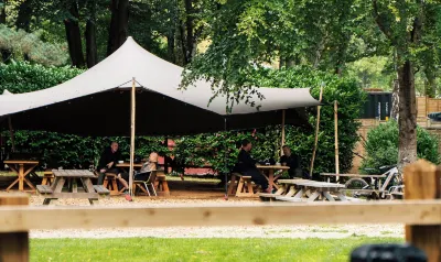 Hurtwood Hideout Hotel di 