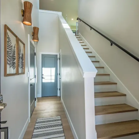 3 BR Duplex w/ Full Kitchen, W & D