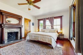 Walkable 1900s Home w/ Porch in Downtown Buda