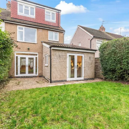 Beautiful 5 Bedroom Home in Coventry 14min to NEC