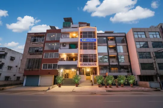 FabHotel Richa Palace