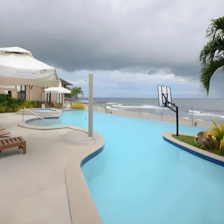 Kahuna Beach Resort and Spa