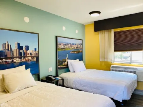 Rodeway Inn Near JFK Airport Отели рядом с достопримечательностью «Железнодорожная станция JFK Air Train»