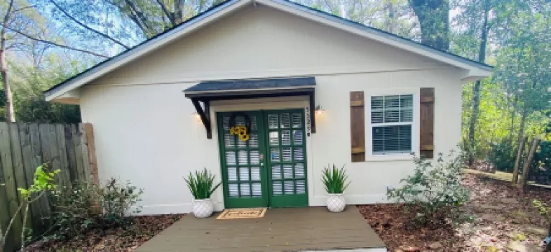 The Cottage on Colonial