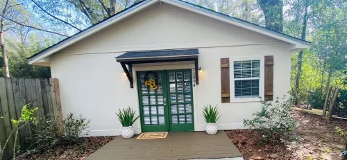 The Cottage on Colonial