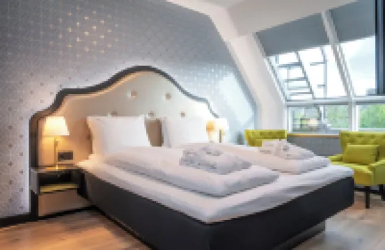 Thon Hotel Cecil Hotels near Oslo City Hall