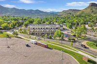 5 Mi to Red Rocks! Updated Home Near Hiking Trails - parking
