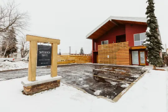 Modern Studio Suite with Full Kitchen and Smart Amenities - Cozy Retreat