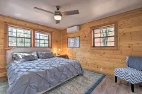 Deck, Games & Fire Pit: Modern Pine Cabin! - Alojamientos