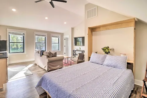 Bright Crozet Apartment w/ Mountain Views! - Homestays