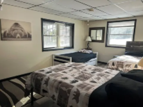 Peaceful & Spacious Wolf River Home - 4 Bedrooms, Pool, Fire Pits & Scenic Views 肖諾縣酒店