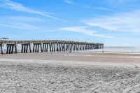 Newly-built 2-story Home Near the Ocean With Patio, Washer/dryer, Streaming