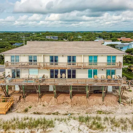 Beachfront Getaway With Ocean Views, Washer/dryer & AC - Snowbirds Welcome