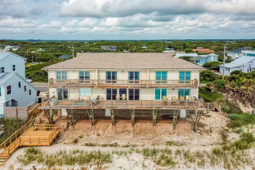 Beachfront Getaway With Ocean Views, Washer/dryer & AC - Snowbirds Welcome - 4-Star