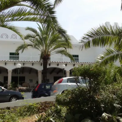 Hostal Oasis Dor Hotels near Cala Llombards