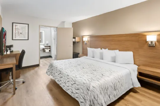 Red Roof PLUS+  Columbus - Ohio State University OSU