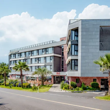 Hotel Seogwipean Отели рядом с достопримечательностью «Храм Хелимса»