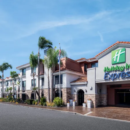Holiday Inn Express SAN DIEGO-SEA WORLD AREA by IHG Отели рядом с достопримечательностью «Пляж Мишен-Бич»
