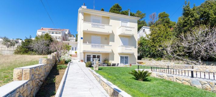 Apartment Branka Hotels in Rab