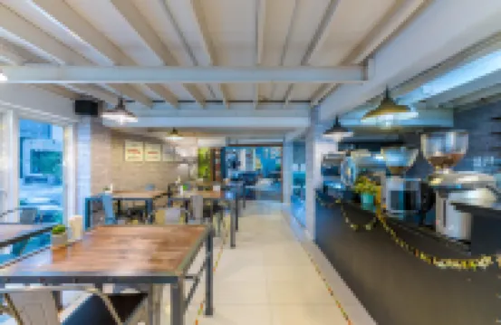 At Hua Lamphong Hotel