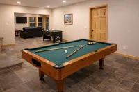 6Br Lakefront - Private Dock - Game Room - Walk to Lakeview Lodge/Pool