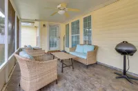11 Mi to Savannah! Suburban Home w/ Spacious Yard - Homestays