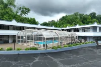 Days Inn by Wyndham Pittsburgh - Rooftop Pools