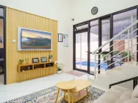 Sierra Vila Malang - Private Swimming Poll 4 BR Hotels in Pakis