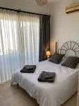 Charming 2-Bedroom Apartment with Ocean Views in Bahçeli Hotels in 