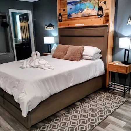 Tahoe Studio Spa With Hot Tub and Sauna