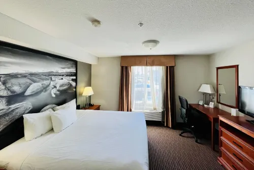 Super 8 by Wyndham Grande Prairie - Parking
