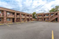 Travelodge by Wyndham South Hackensack - parking