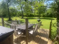 Country lodge retreat with hot tub Hotels in Otley