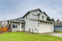 Patio Oasis! Contemporary Tacoma Hideout - Kitchen